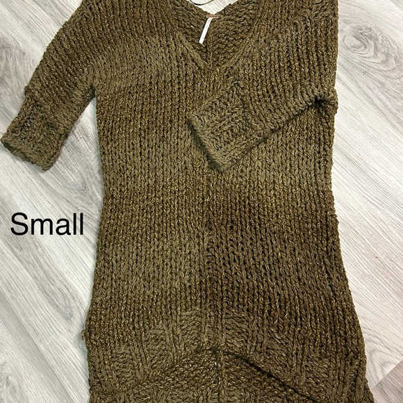 Free People Green V-Neck Sweater with Ribbed Knit - Picture 1 of 1